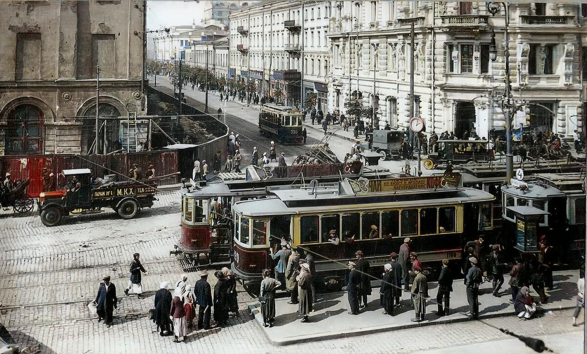 Первый закрытый. Москва трамвай в 1920е. Москва 1925. Московский трамвай 1930 е. Трамваи начала 20 века в Москве.