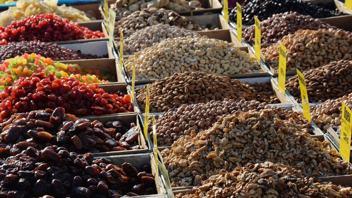   Продажа орехов и сухофруктов© РИА Новости / Виталий Аньков