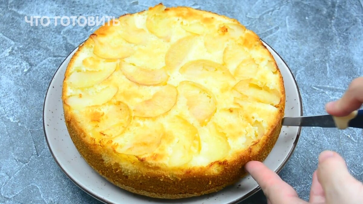 Классическая шарлотка с яблоками