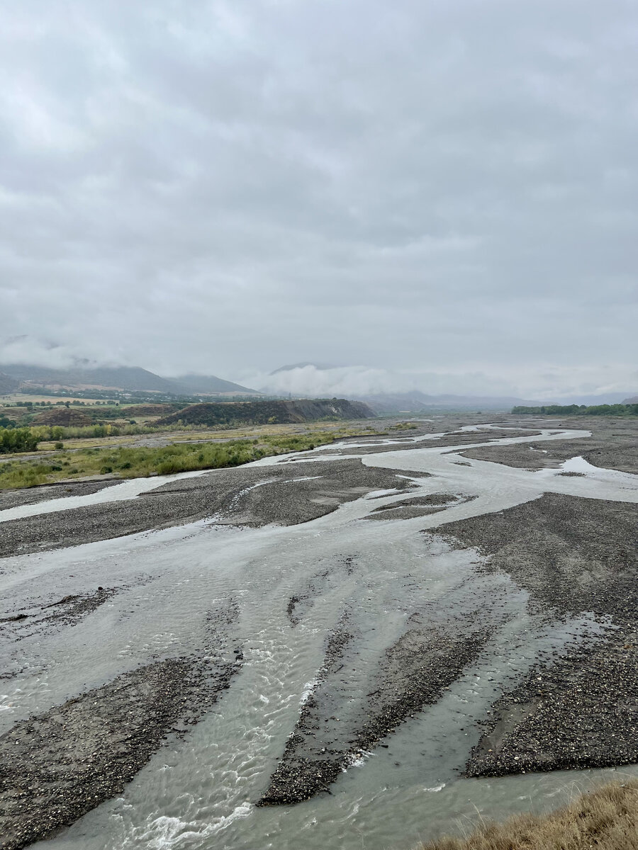 Космическая природа по пути на Куруш. На фото река Самур.