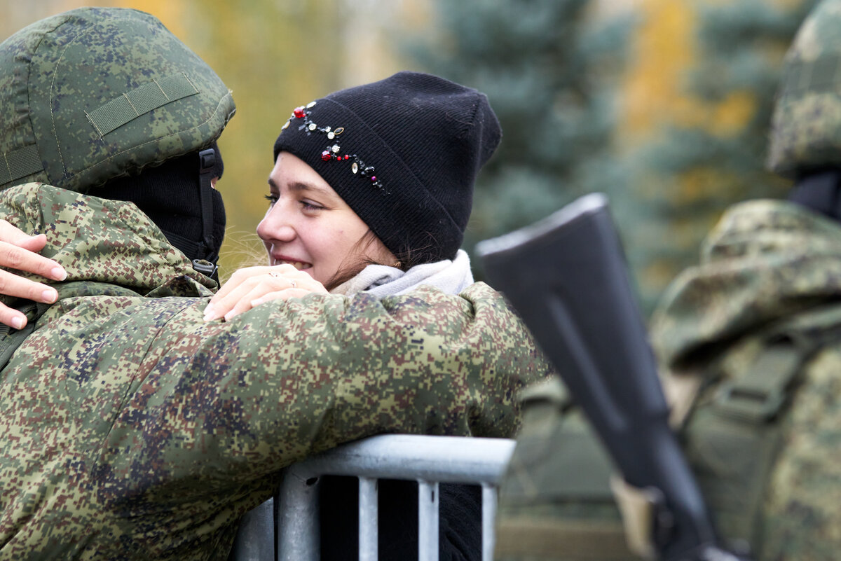 После 27 июля. Мальчики Юнармия на параде.