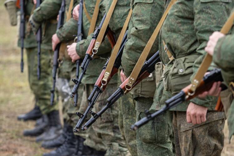    За годы «великих реформ» в минобороны РФ было ликвидировано около 70 военных учебных заведений, осталось немногим более 20