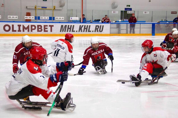 Фото с чемпионата России по следж-хоккею. Обложка © VK / Следж-хоккей 