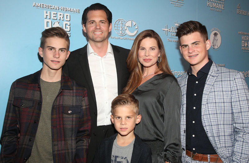    Кристоффер Полаха с женой и сыновьямиLegion-Media