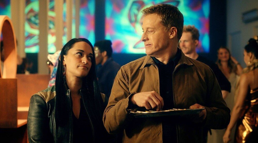     Кадр из 2 сезона сериала «Засланец из космоса» (2022)