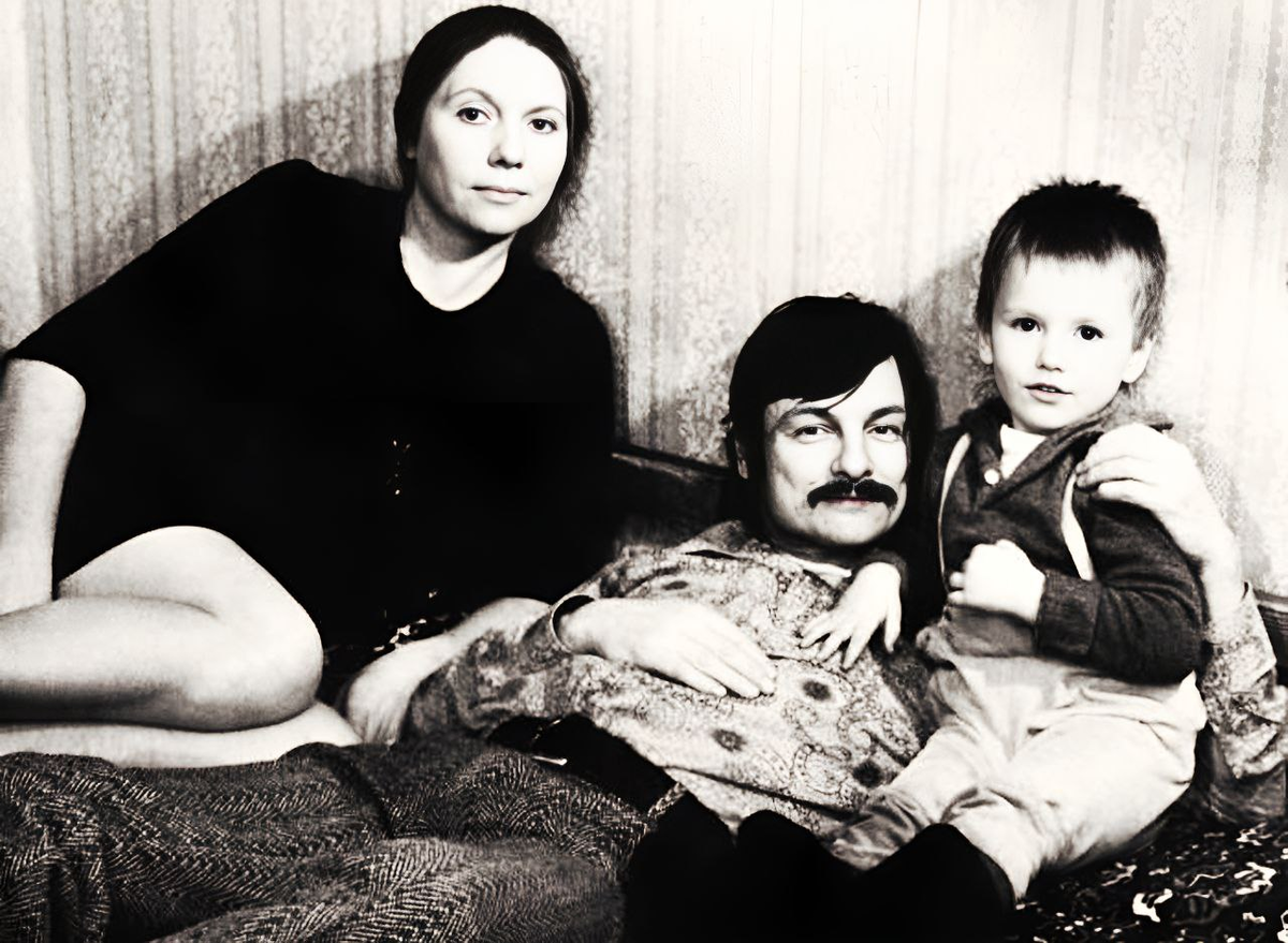 Андрей и Лариса Тарковские с сыном