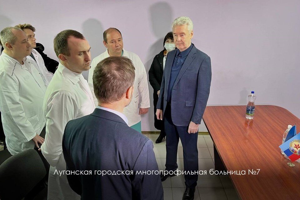     Мэр Москвы встретился с медиками из столицы, которые прибыли работать в Луганск. Фото: телеграм-канал Сергея Собянина