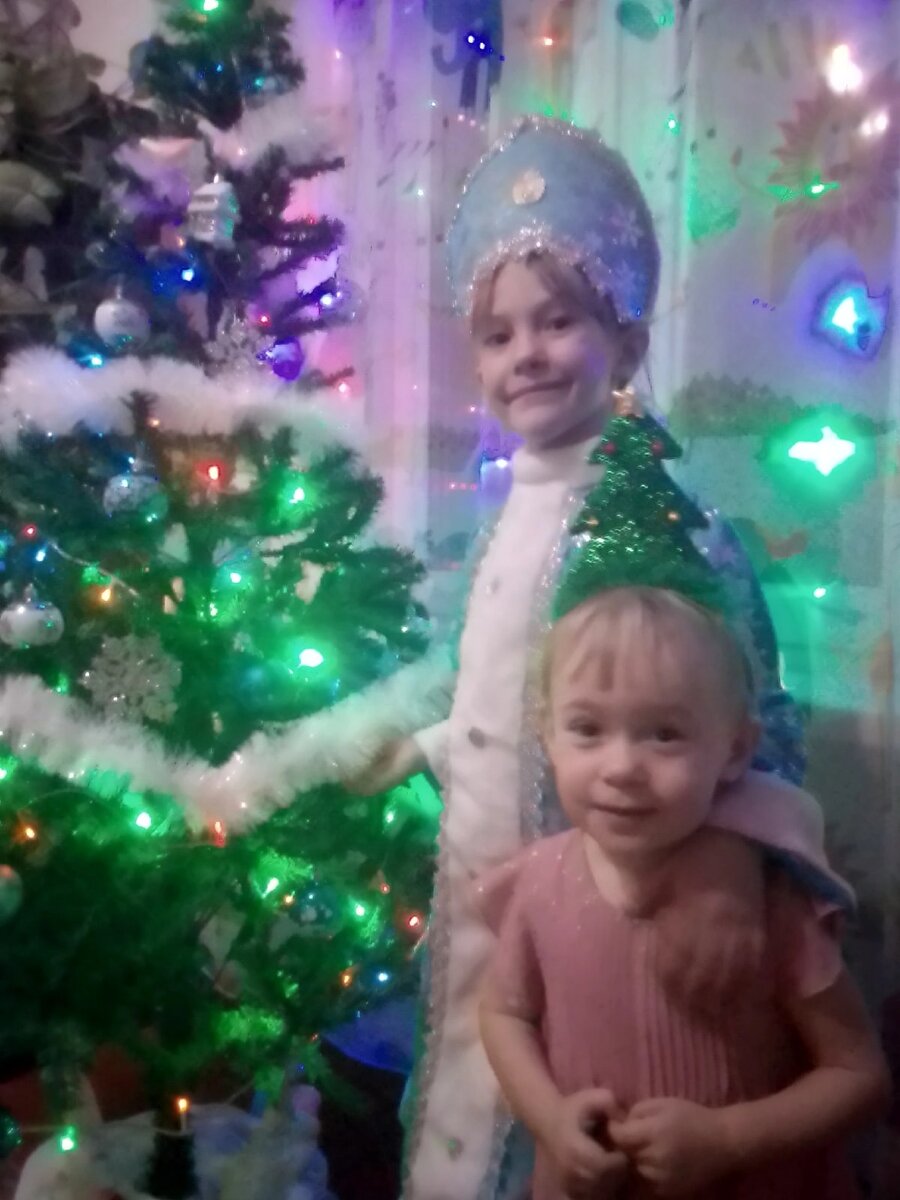 Встречаем 2022 год с искусственной ёлочкой