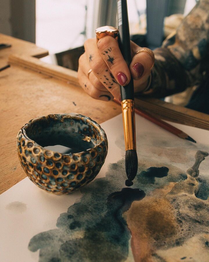 Нужно обращать внимание на специальные эффекты, которая может дать акварель