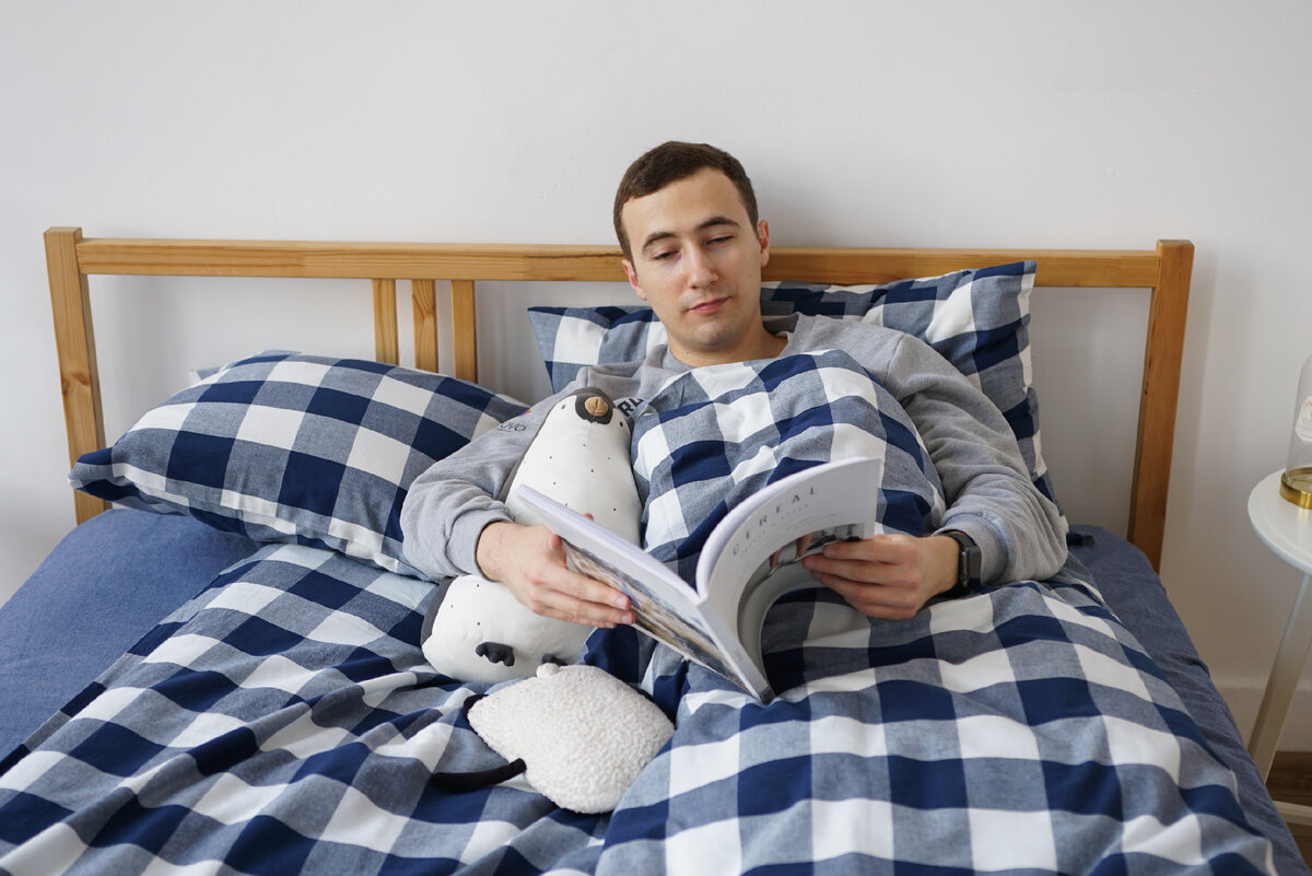 Александр Феоктистов, основатель бренда и комплект из варёного хлопка Blue Square