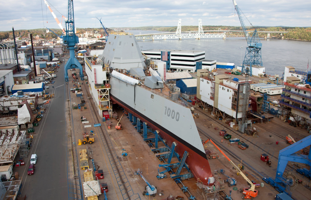 Сходят с верфи. Судоверфи США. США судостроение верфь. Bath Iron works верфь. Судостроительная отрасль США.