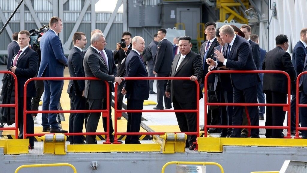     Владимир путин и Ким Чен Ын на космодроме Восточный. Источник: kremlin.ru Автор фото: Пресс-служба Кремля