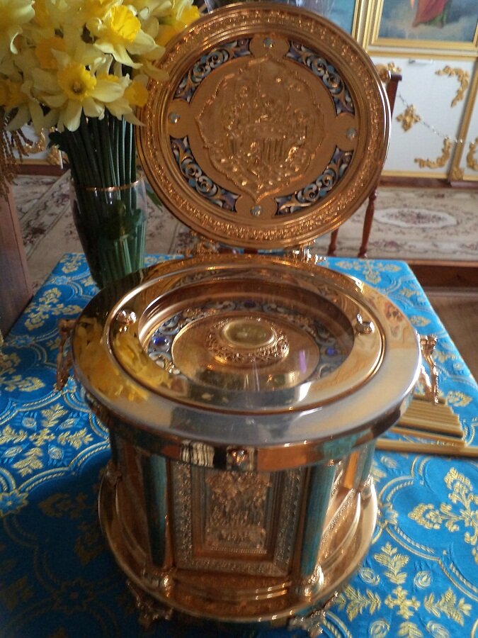 Ковчег с частицей мощей Святой Матроны Московской. Мое фото.