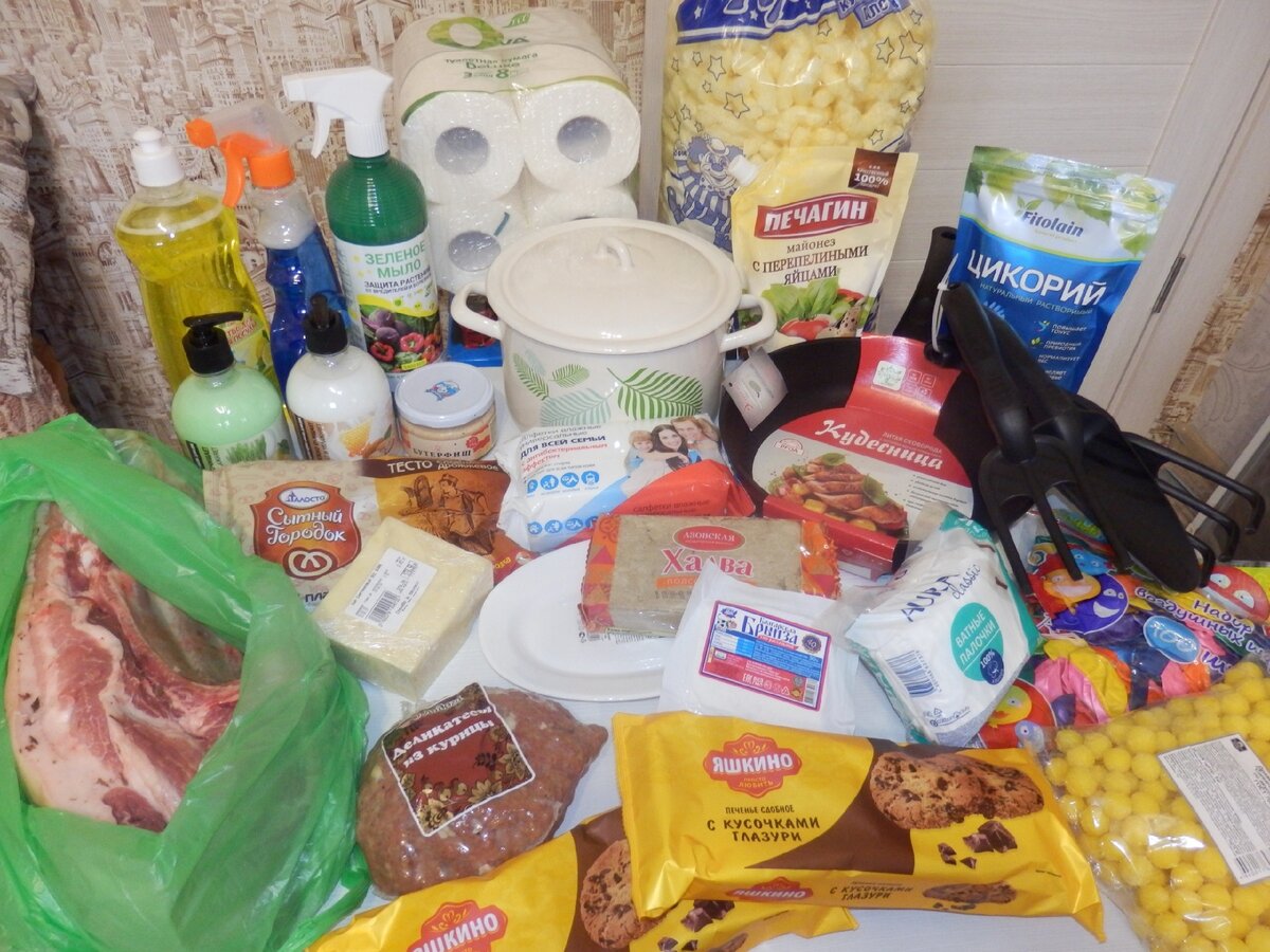 Фото было сделано для обзора покупок, мыло - в заднем ряду