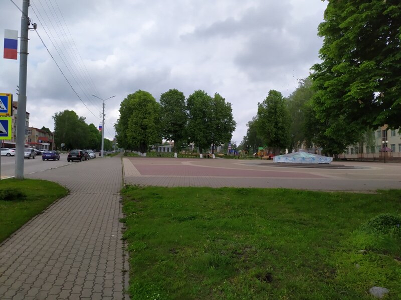 За моей спиной Юсуповский дворец, впереди дом культуры