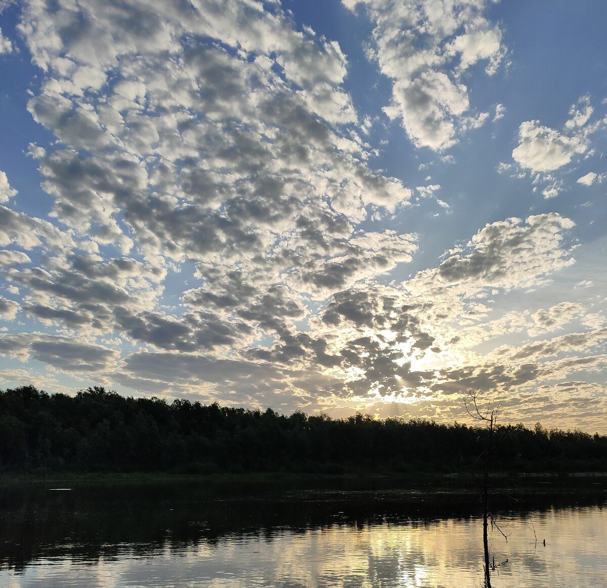 Рассвет на рыбалке.