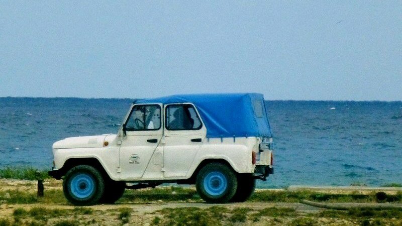 УАЗ-469 на берегу Карибского моря (Куба)