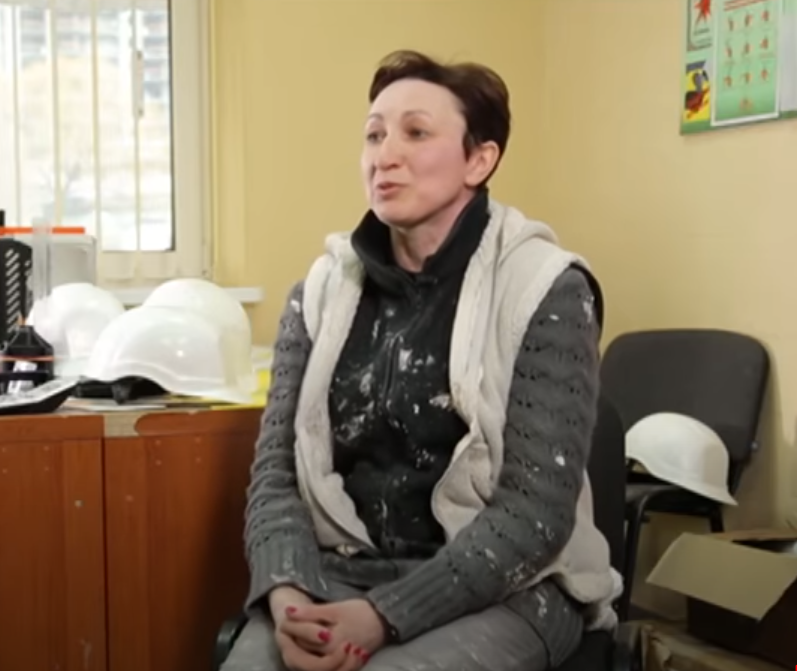 На работе Ира выглядит непрезентабельно