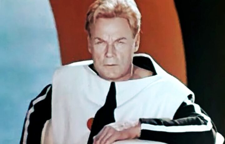 В 1960-х съёмки фильма о приключениях в космосе были довольно смелым проектом. Между тем, в 1967-м на экраны Союза вышла лента «Туманность Андромеды» с самыми популярными артистами, удивительными в ту пору костюмами и спецэффектами.