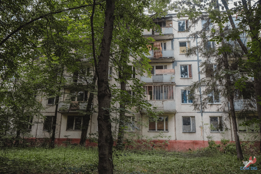 Заброшенный квартал почти в центре Москвы. Рассказываю, зачем лазаю по выселенным домам и что я там нахожу!