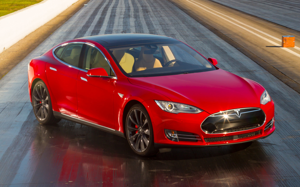 Tesla - машина, которая популизировала электроавтомобили на нашей планете