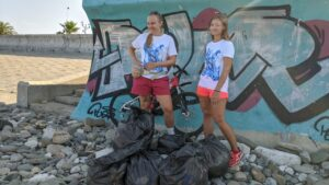 Акция, которую запустил Центр спасения дельфинов «Дельфа», продолжается уже третий год. В этот раз волонтеры собрали больше 50 мешков отходов.