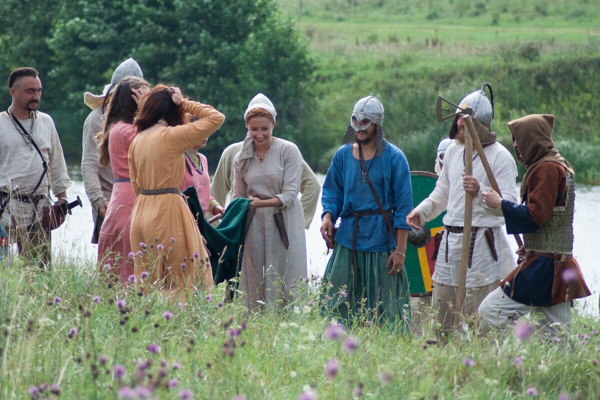 "Древние" славяне :)