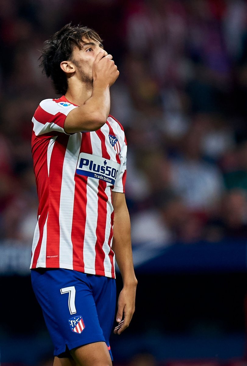 Его карьера началась в Бенфике где он показал, что этот клуб мал для токого игрока и в 2019 г Жоау перешёл в Атлетико Мадрид за фантастические 126 млн. €. . Это достойна замена Гризмана, говорило руководство Атлетико... и они оказались правы, ведь он освоился в системе атаки Атлетико, что происходит крайне редко для новых игроков. В этом сезоне Феликс не очень стабилен из-за травм, но я уверен, что в следующем сезоне он себя покажет. 