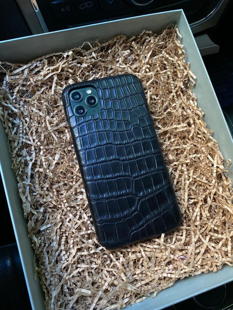 Чёрный, кожаный чехол из крокодила для iPhone 11 Pro
