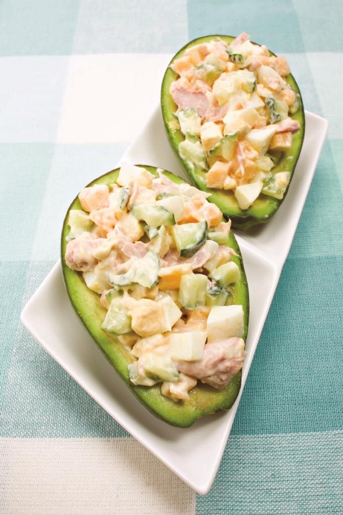 Салат с крабовыми палочками и авокадо — простые и вкусные рецепты