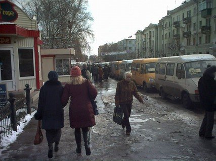 Царство ГАЗелей на 41-го маршрута на Ленинградской улице. 2003 г.