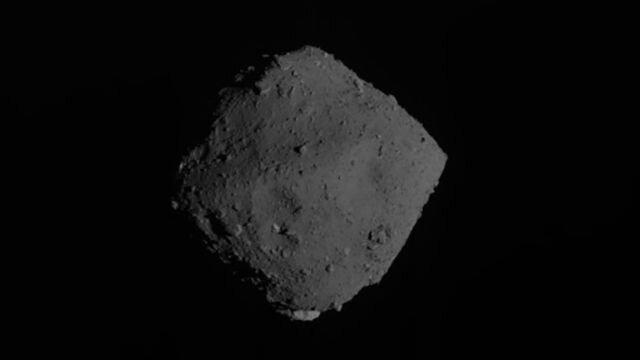 Японский космический корабль Hayabusa2 отправился с астероида Рюгу, чтобы начать свое путешествие обратно на Землю. (Изображение: © JAXA)