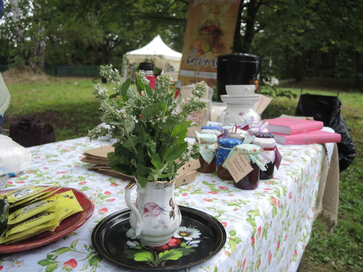 Наше хорошее настроение  всегда передается гостям праздника.