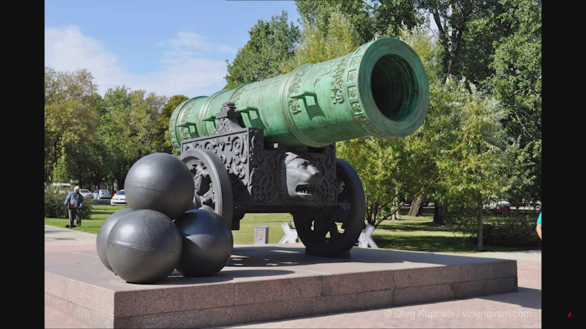 Памятник царь пушка в Москве