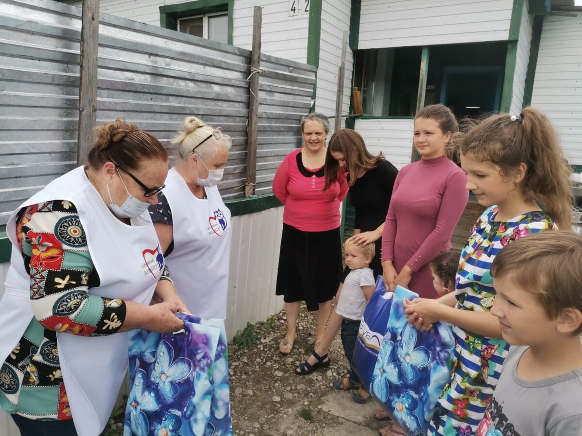 «Серебряные волонтёры» помогли собраться в школу детям в с. Птичник ЕАО