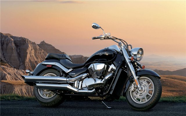 Suzuki Intruder VLR 1800 [источник фото: www.motostrangers.ru]