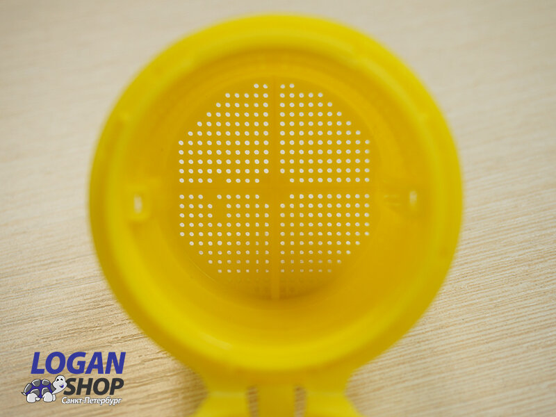 Сетка крышки бачка стеклоомывателя