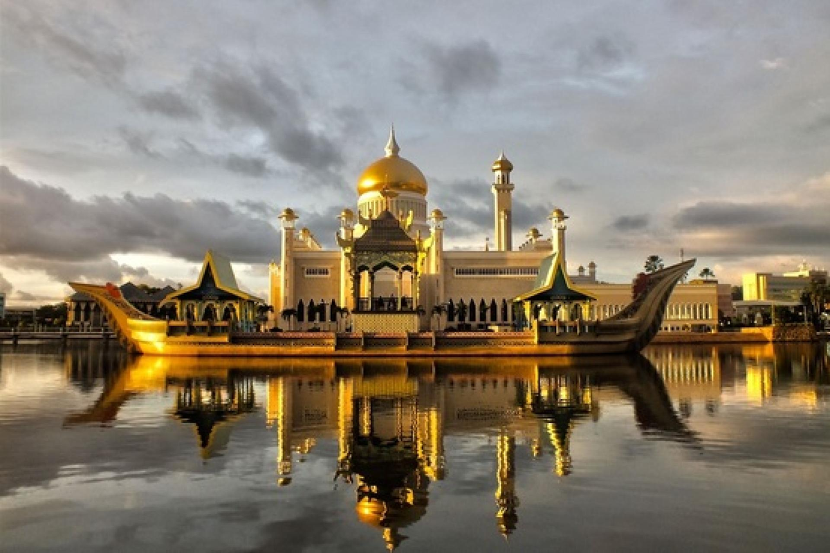 Бруней Бандар-сери-Бегаван. Дворец Султана Брунея Нурул-Иман.