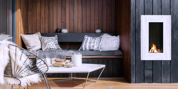 Главные принципы хюгге – простота, натуральность и радость в мелочах.
В интерьере их отражают легкочитаемые формы, экологичные материалы и живое пламя.
