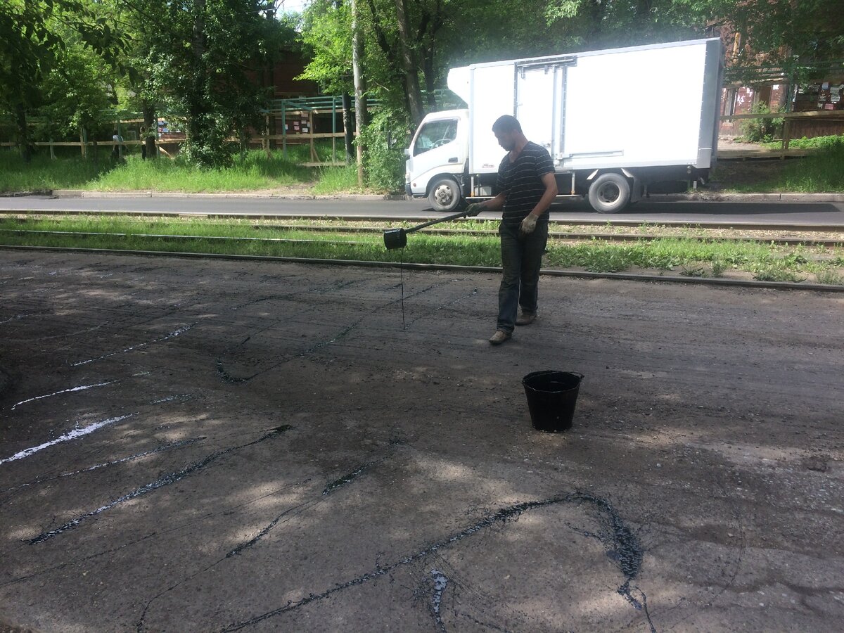 КДПВ. Этим ребятам дай хоть супер асфальт, они его все равно испортят.