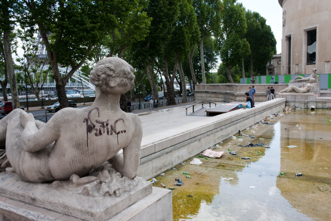 Обычная картина в Париже