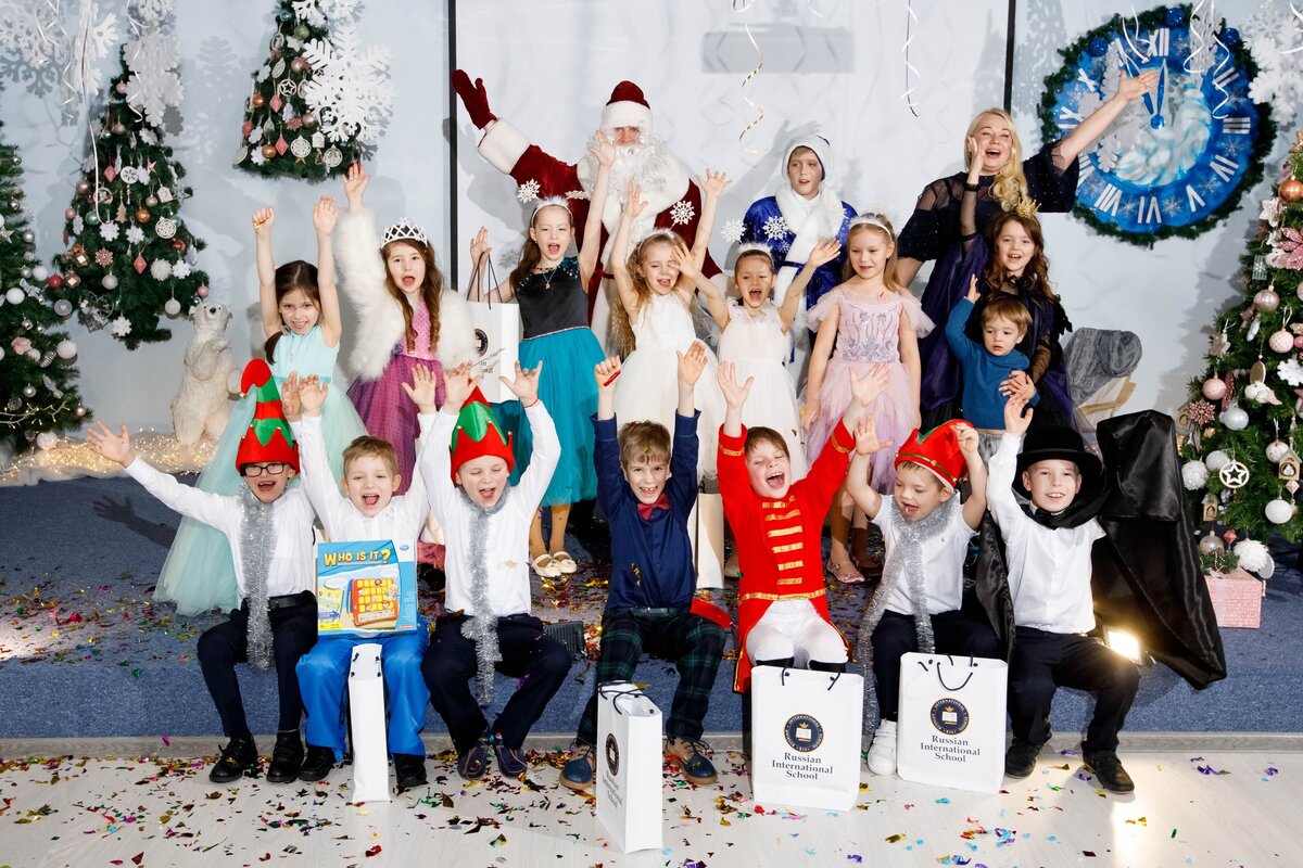 Новогоднее шоу в RIS