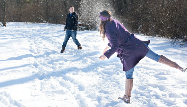 Игра в снежки. Фото: pixabay.com