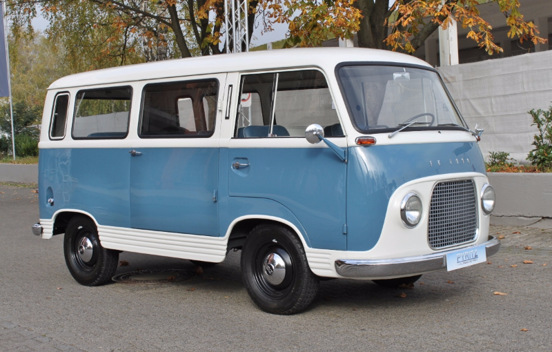 Успех немецкого VW T1 заставил фордовцев создать в 1953 году конкурента под именем Ford FK1000