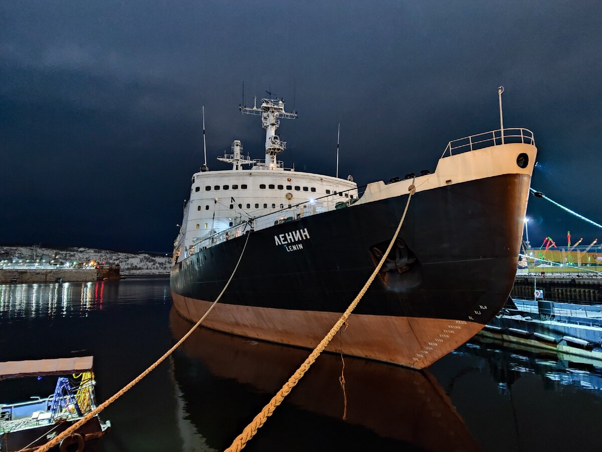 Ледокол "Ленин" - мощь!
