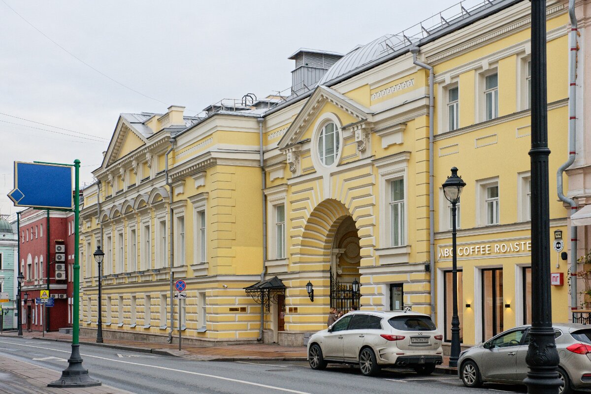 Фасад театра «Геликон-опера» на Большой Никитской 19/16