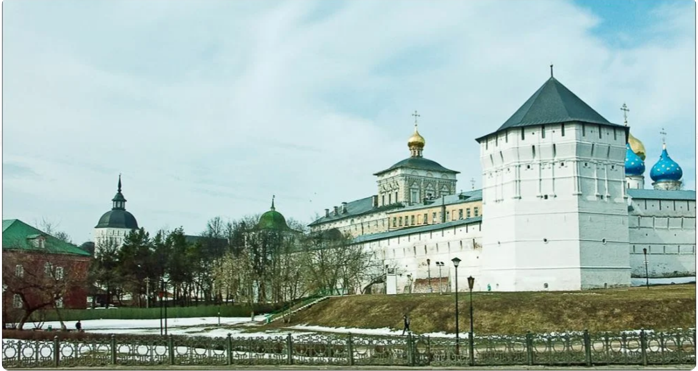 Троице сергиева лавра башни. Троице-Сергиева Лавра Каличья башня. Троице-Сергиева Лавра звонковая башня. Звонковая башня в Троице Сергиева Лавра Сергиев Посад-. Лавра Каличья башня.