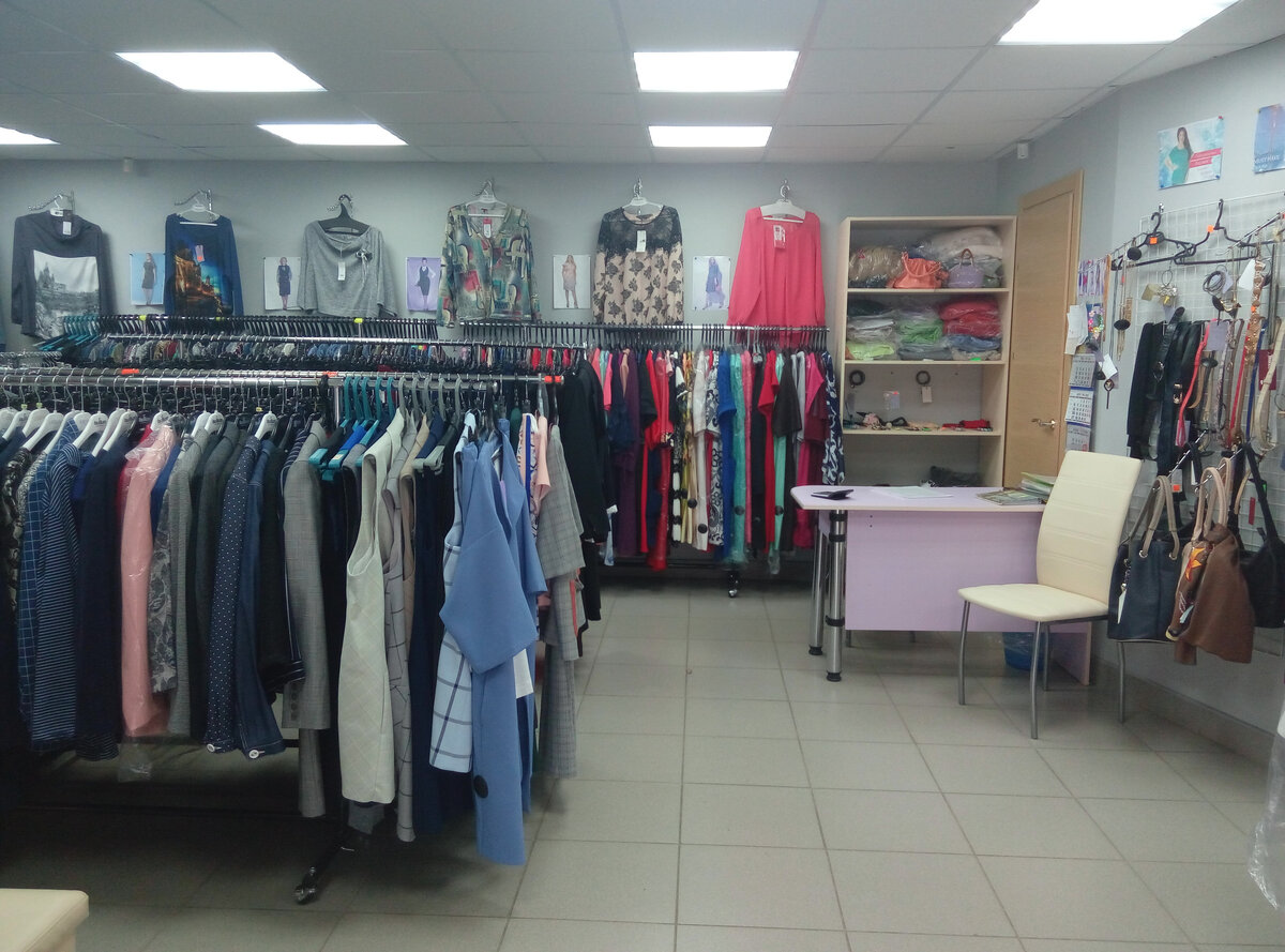 Фото автора. Мой магазин "СтатнаЯ МОДНИЦА" для женщин и девушек размера 48+ Город Курган.