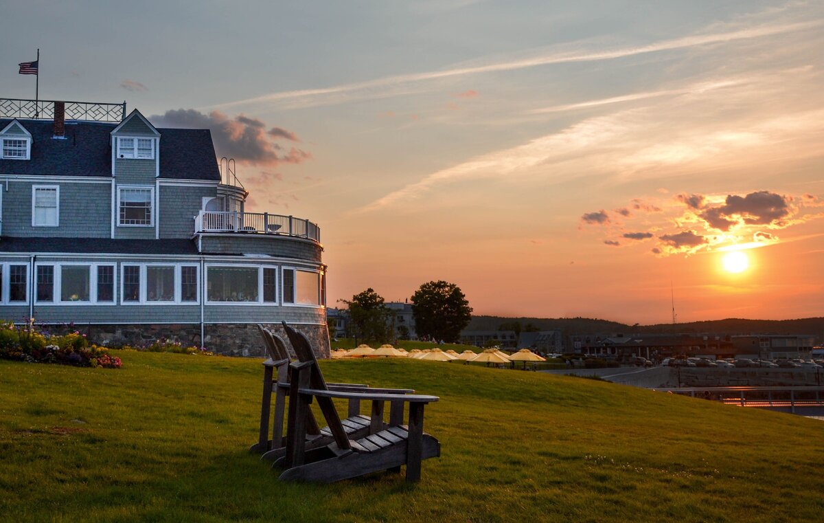 Источник фото: https://img0.liveinternet.ru/images/attach/d/2/147/351/147351912_SunsetBarHarborInnMaineCRHotel.jpg