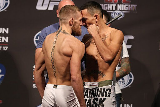 Битва взглядов, после взвешивания (Конор-Макс)